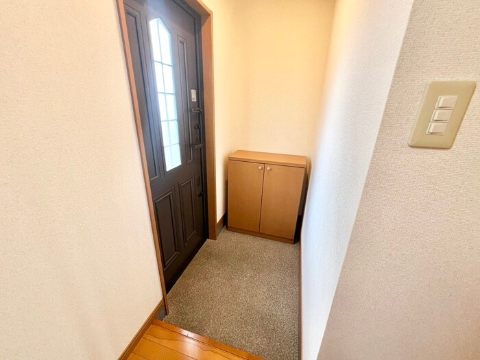 物件内観写真13　(玄関)