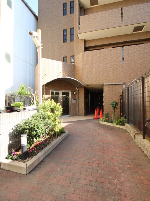 物件外観写真4　(エントランス部分)