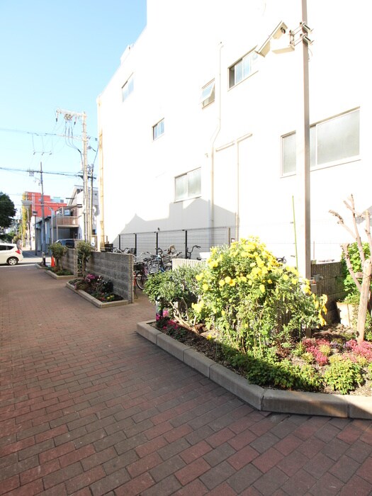 物件外観写真5　(エントランス部分)