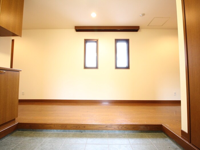 物件内観写真15　(玄関)