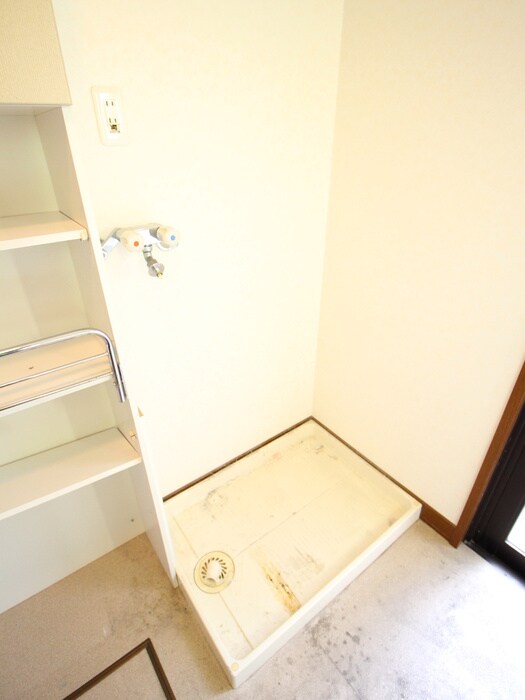 物件内観写真18　(洗濯機置場)