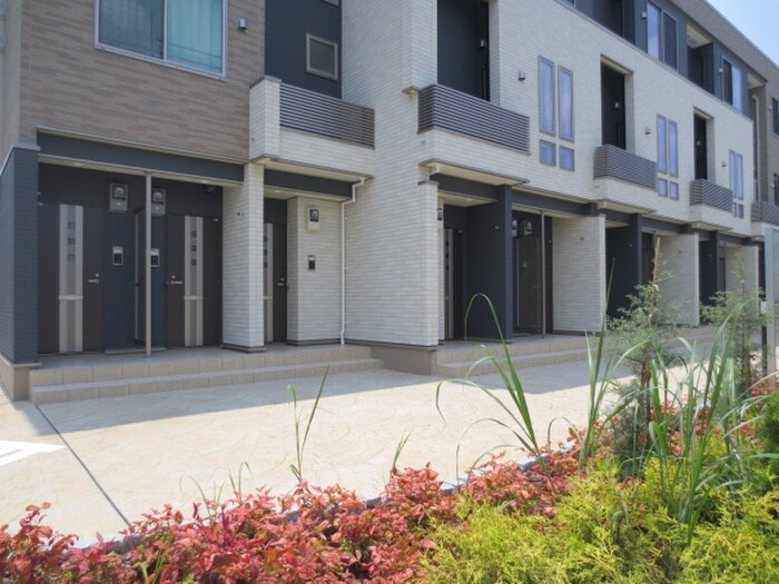 物件外観写真5　(エントランス部分)