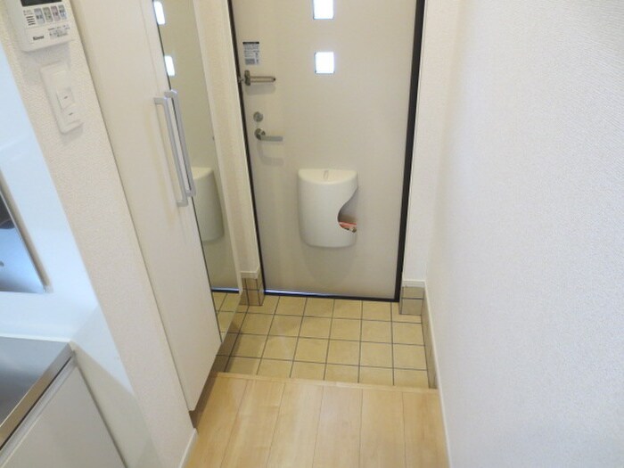 物件内観写真11　(玄関)