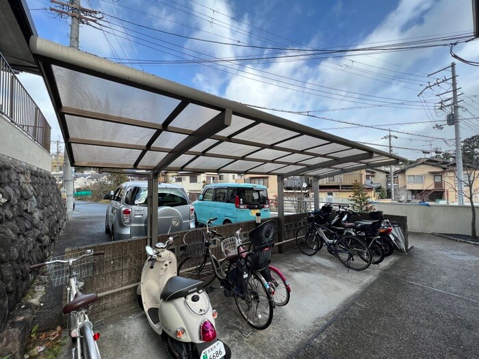 物件外観写真4　(駐輪場)