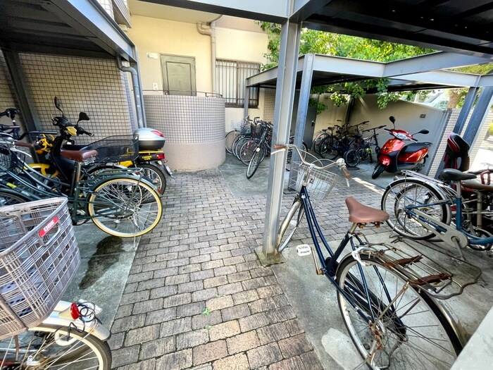 物件外観写真5　(駐輪場)