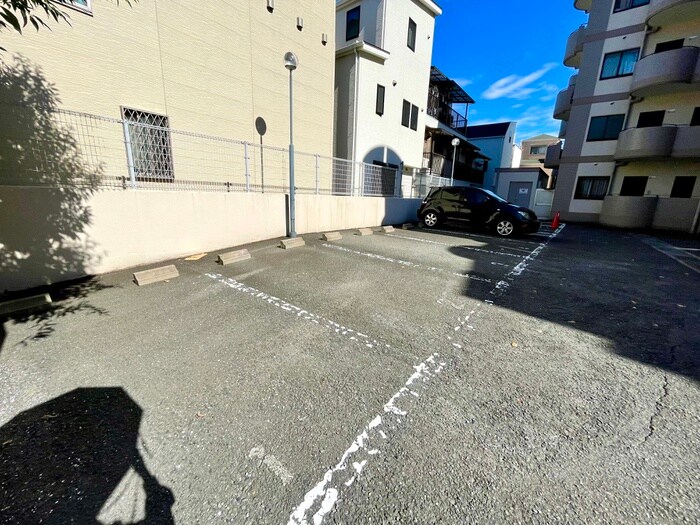 物件外観写真6　(駐車場)