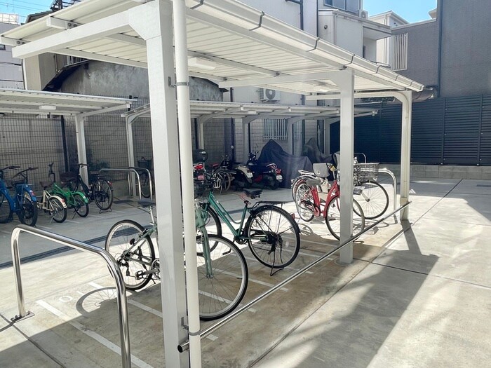 物件外観写真2　(駐輪場)