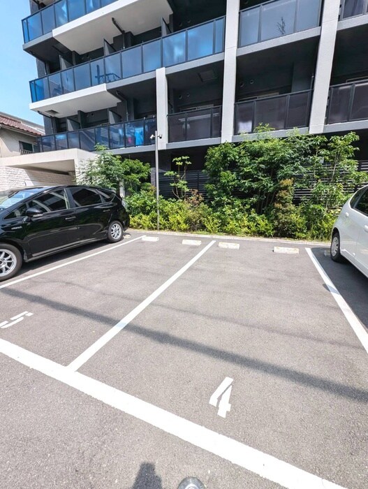 物件外観写真6　(駐車場)