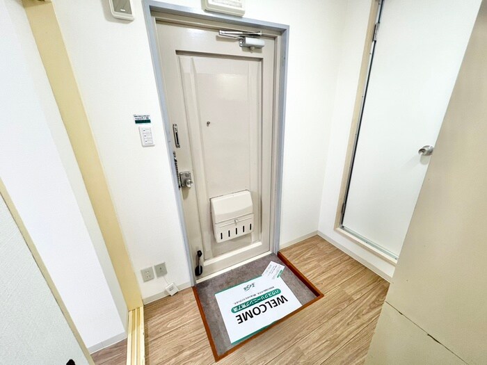 物件内観写真16　(玄関)