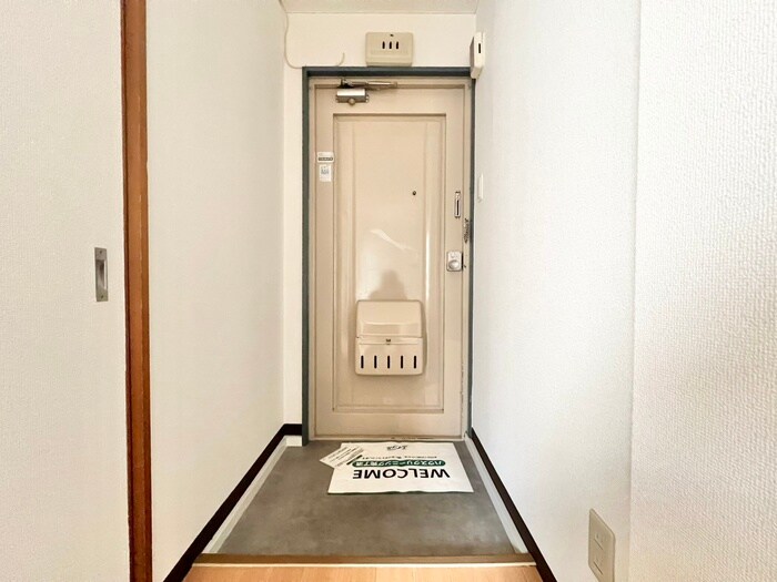 物件内観写真17　(玄関)