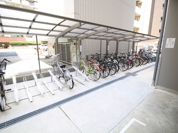 物件外観写真4　(駐輪場)