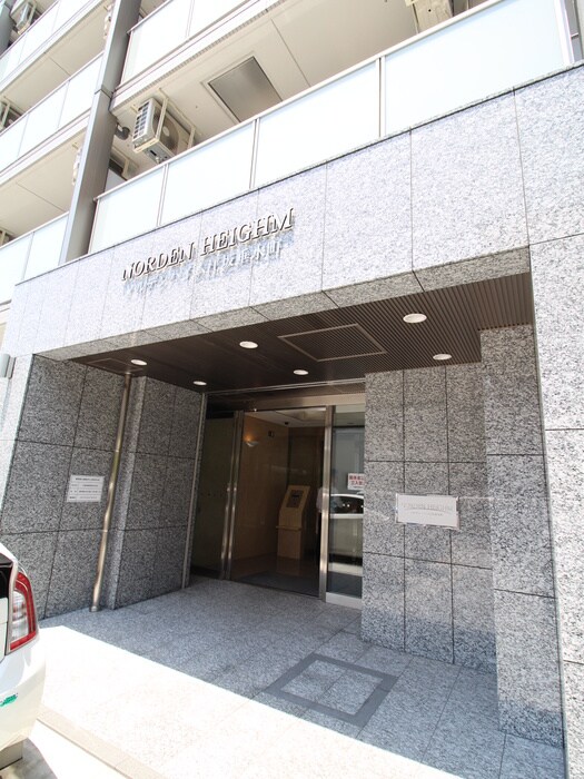 物件外観写真5　(エントランス部分)