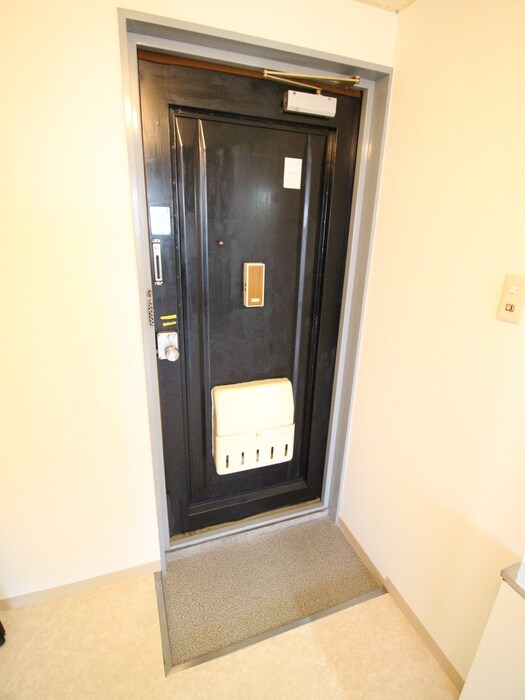 物件内観写真11　(玄関)