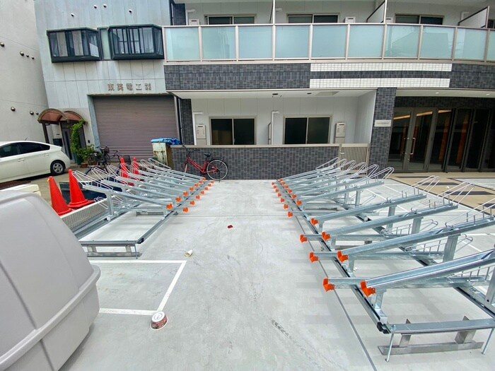 物件外観写真3　(駐輪場)