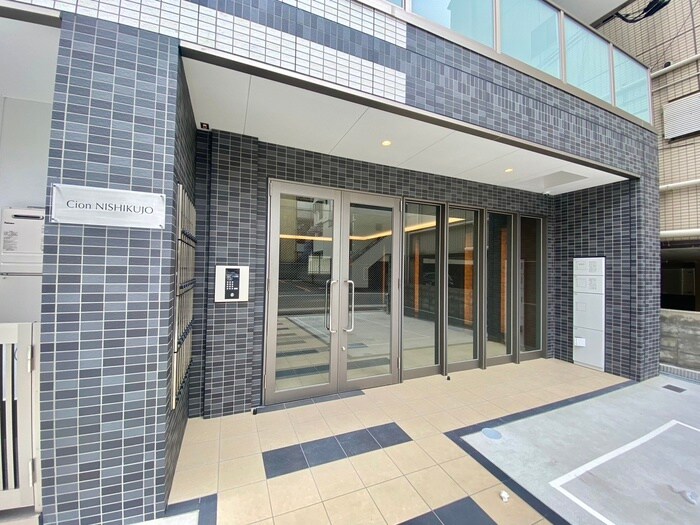 物件外観写真5　(エントランス部分)