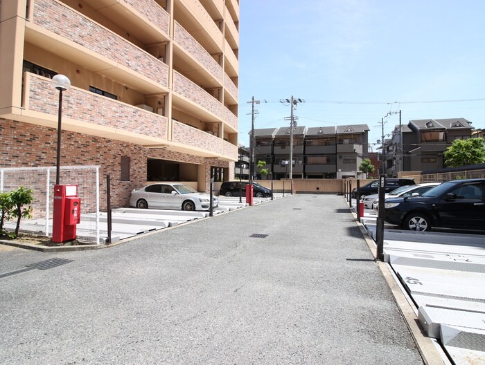 物件外観写真4　(駐車場)