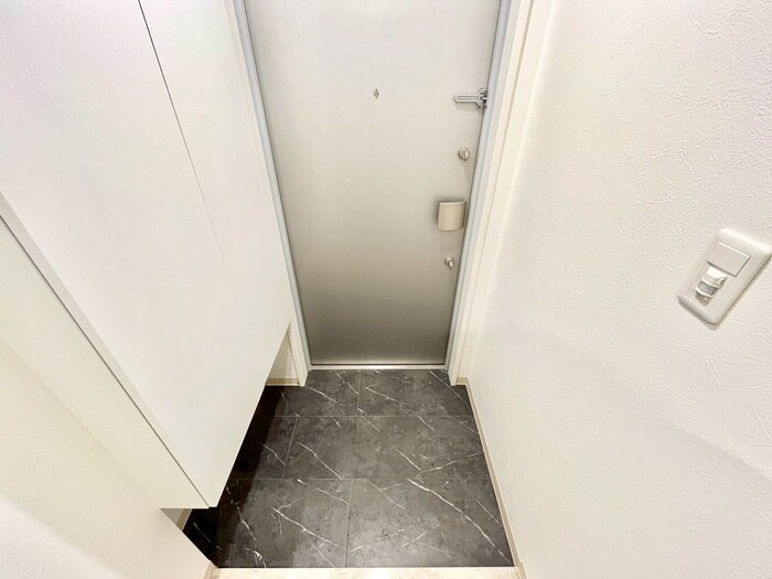 物件内観写真10　(玄関)