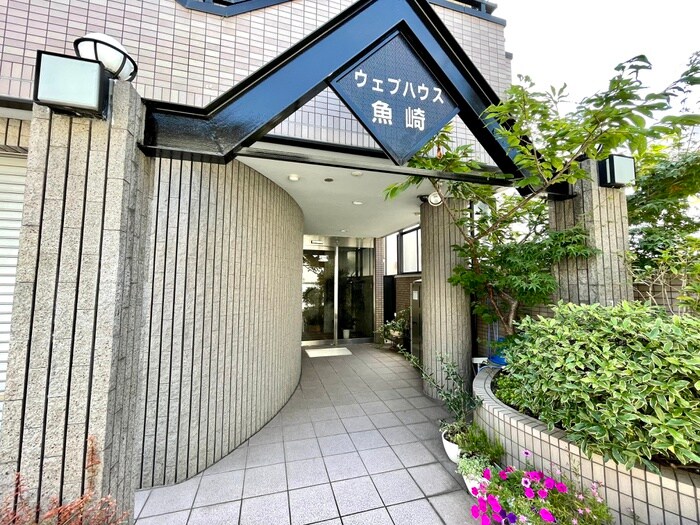 物件外観写真6　(エントランス部分)