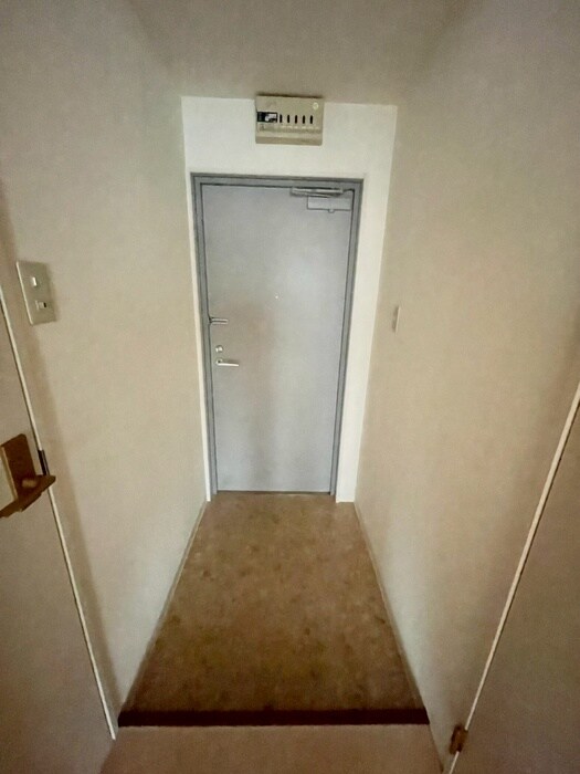物件内観写真18　(玄関)