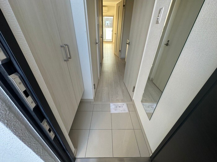 物件内観写真8　(玄関)