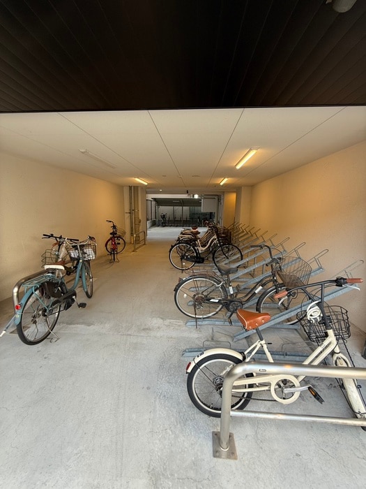 物件外観写真4　(駐輪場)