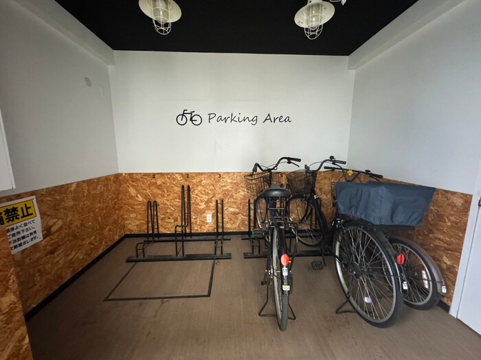 物件外観写真4　(駐輪場)