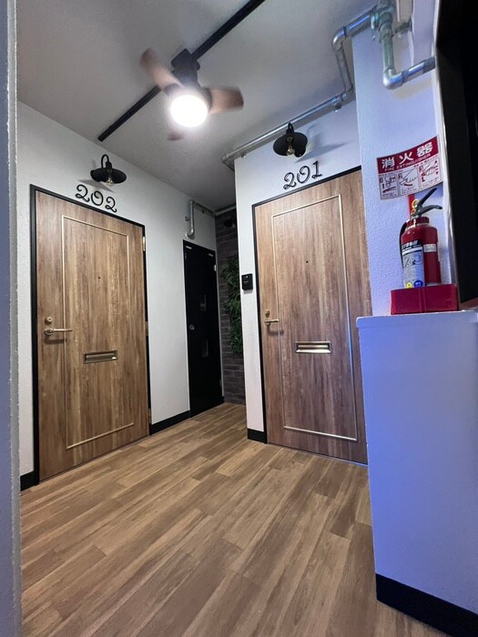 物件外観写真5　(エントランス部分)