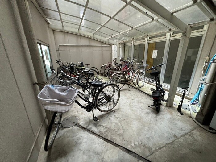 物件外観写真5　(駐輪場)