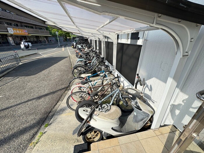 物件外観写真3　(駐輪場)