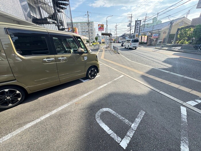 物件外観写真4　(駐車場)