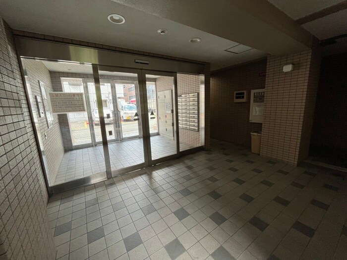 物件外観写真4　(エントランス部分)