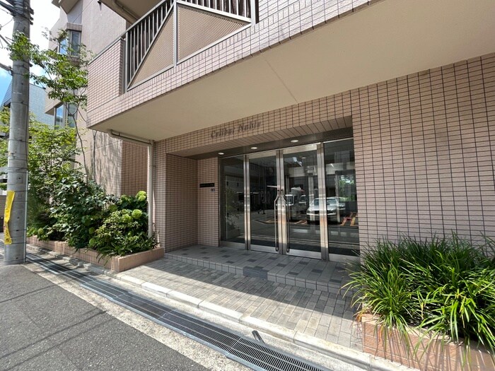 物件外観写真5　(エントランス部分)