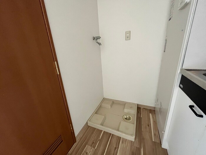 物件内観写真10　(洗濯機置場)