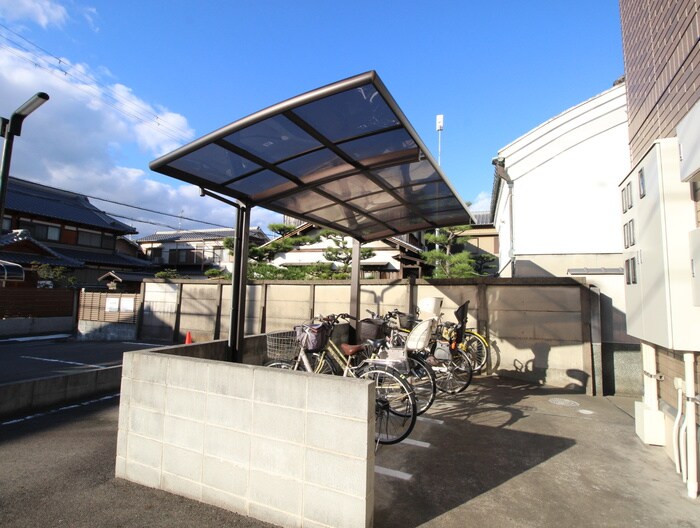 物件外観写真4　(駐輪場)