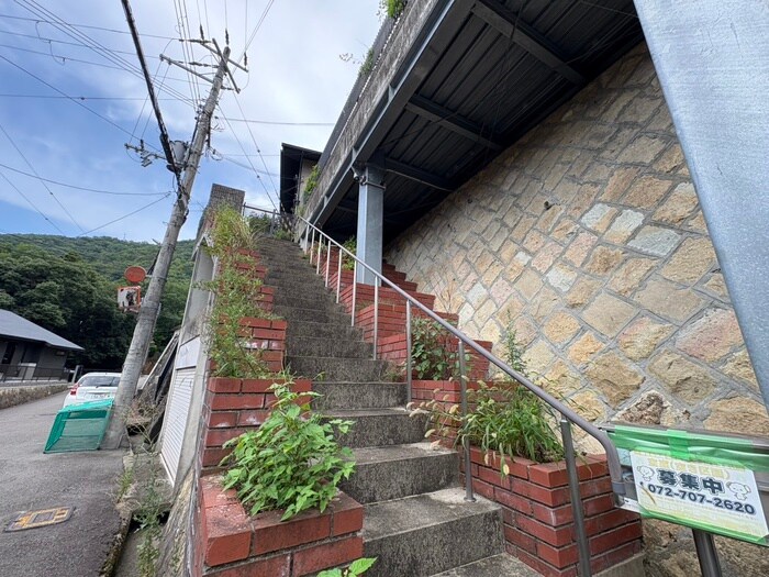 物件外観写真4　(エントランス部分)