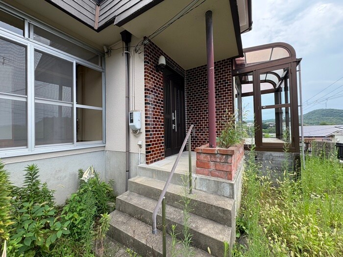 物件外観写真5　(エントランス部分)