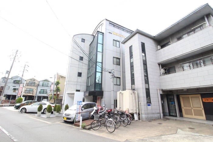 物件外観写真2　(駐輪場)