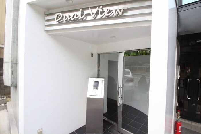 物件外観写真5　(エントランス部分)