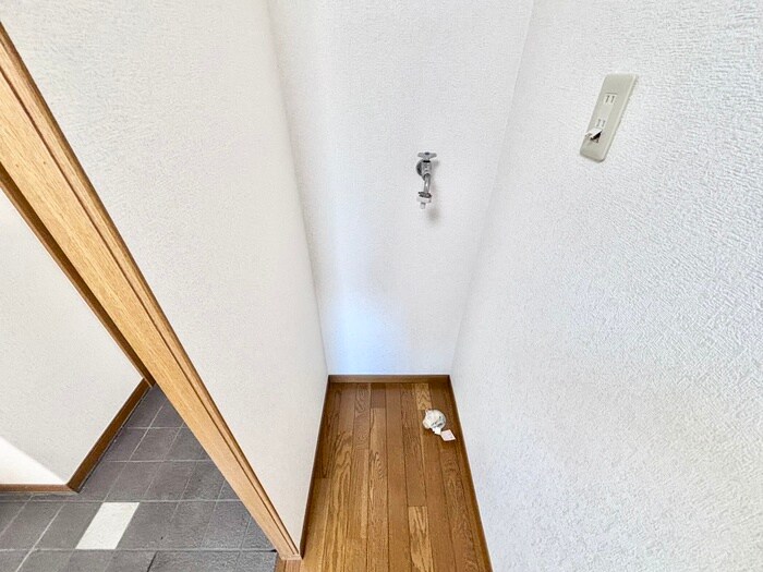 物件内観写真15　(洗濯機置場)