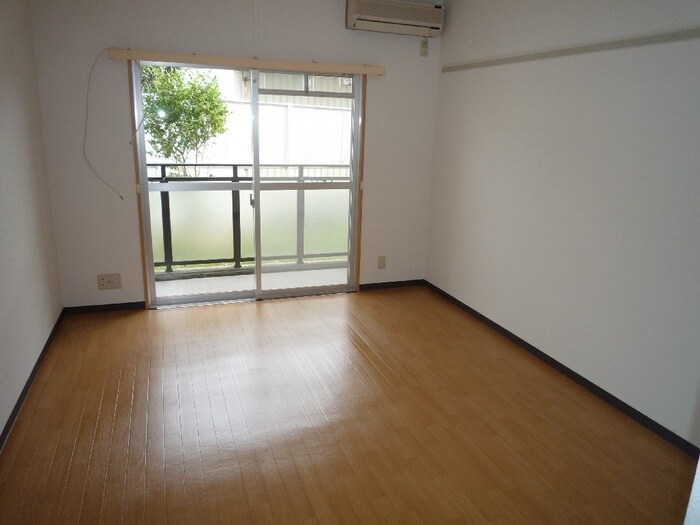 物件内観写真8　(室内からの展望)