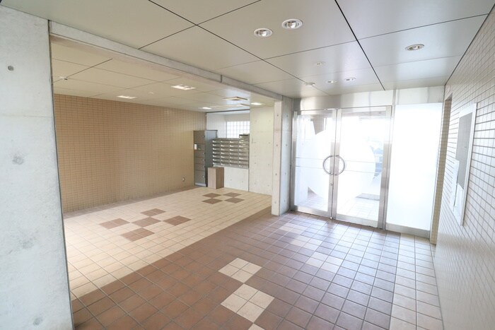 物件外観写真4　(エントランス部分)