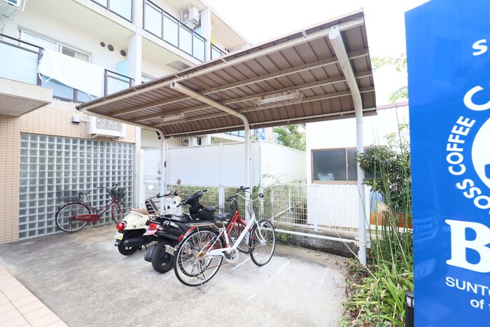 物件外観写真5　(駐輪場)