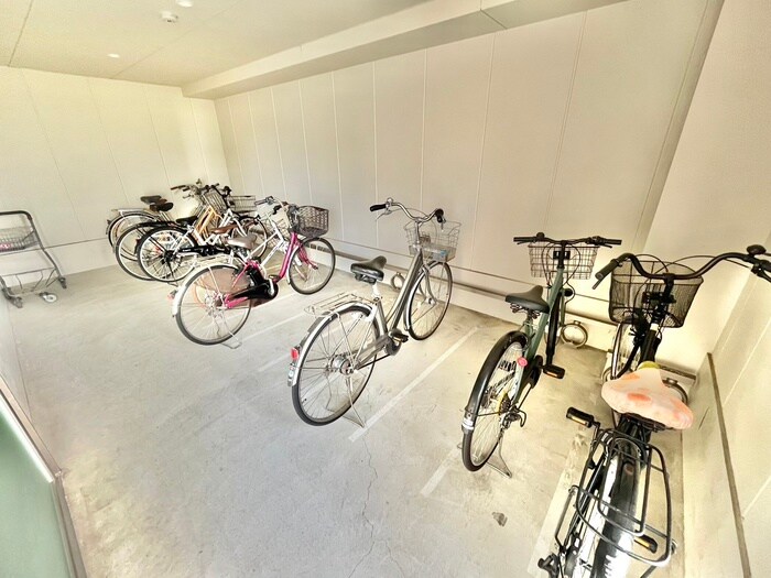 物件外観写真2　(駐輪場)