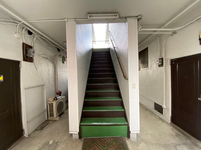 物件外観写真5　(エントランス部分)