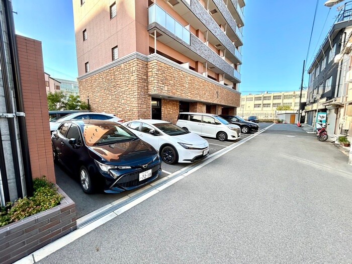 物件外観写真5　(駐車場)