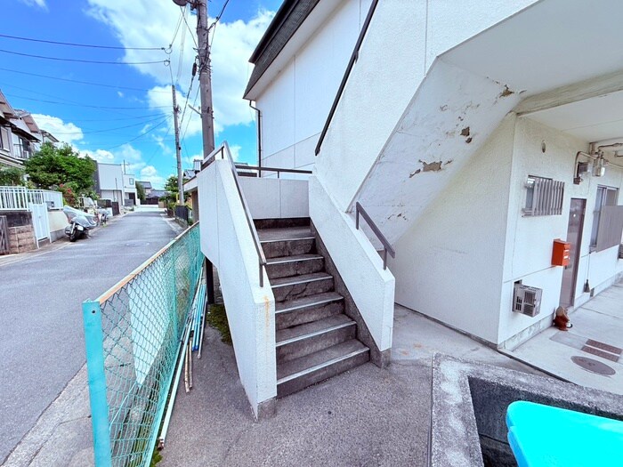 物件外観写真6　(エントランス部分)