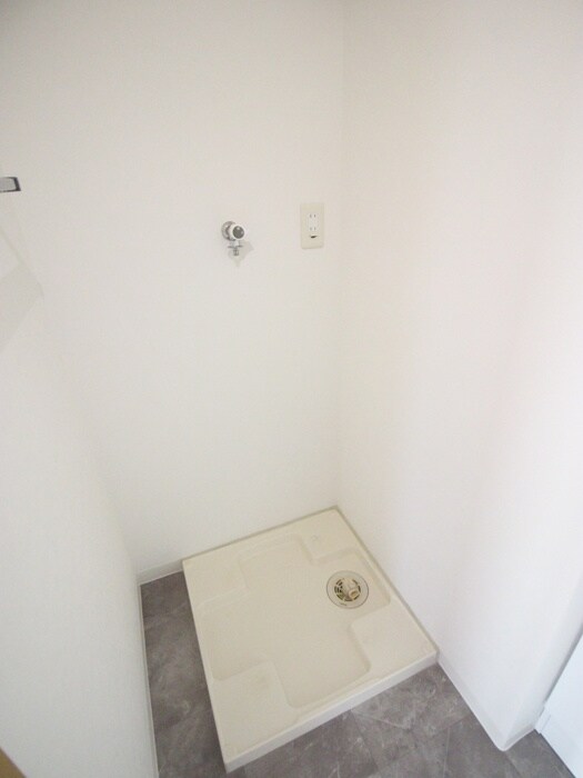 物件内観写真11　(洗濯機置場)