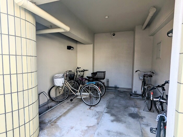 物件外観写真5　(駐輪場)