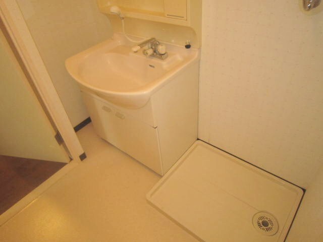 物件内観写真18　(洗濯機置場)