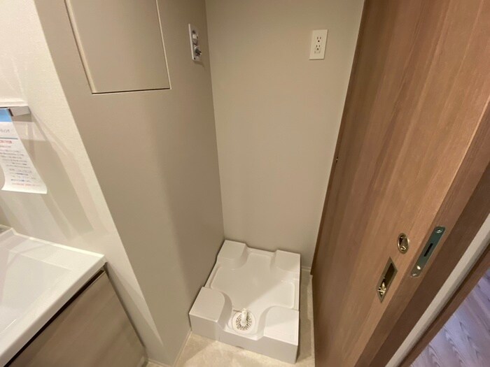 物件内観写真16　(洗濯機置場)